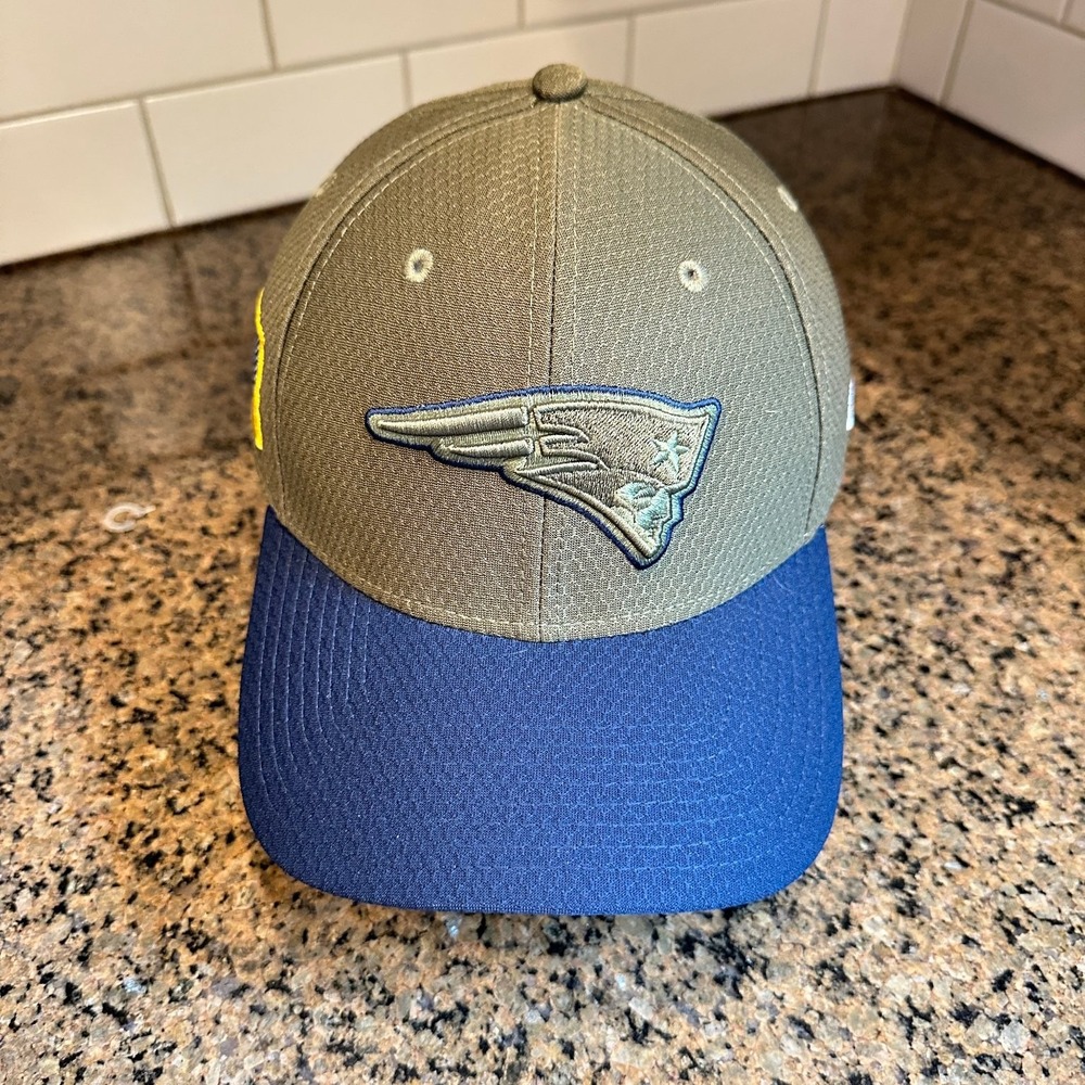 New England Patriots Salute to Service Hat New Era 39THIRTY M/L Olive Navy